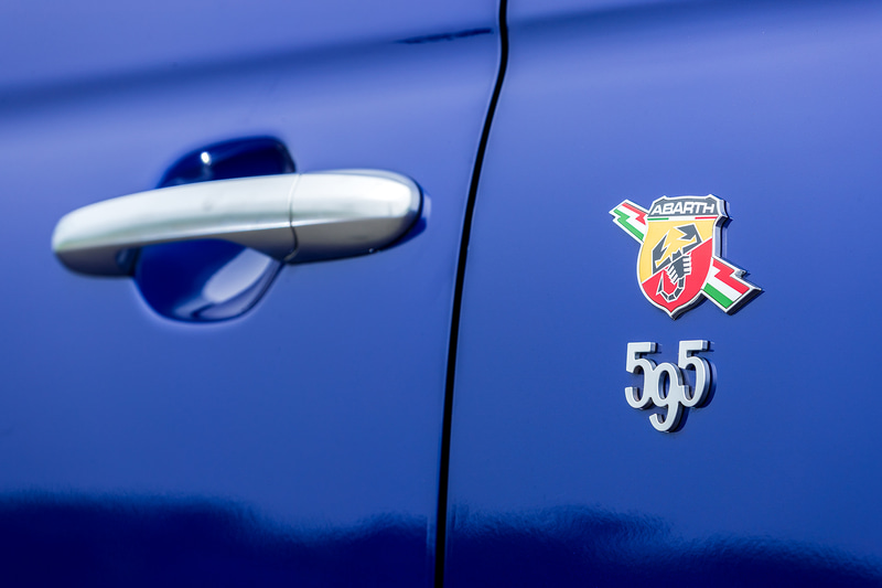 リアフェンダーにアバルトのエンブレム