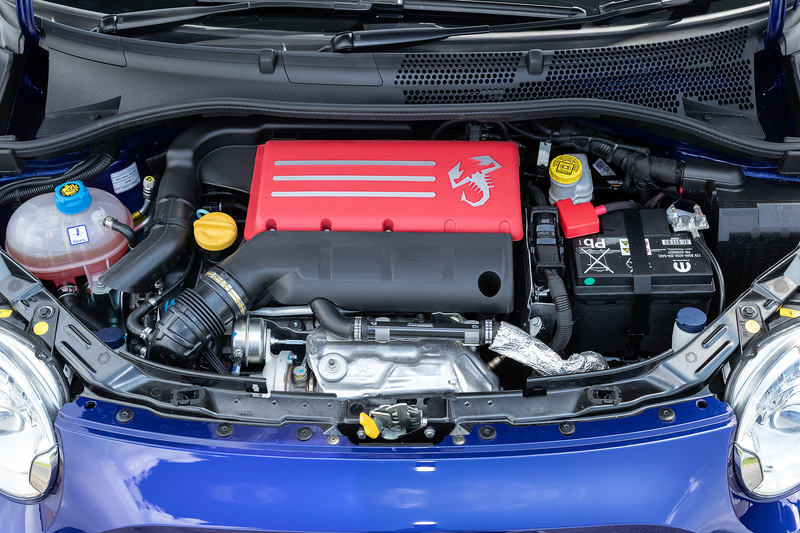 標準の595C比で20PS増となる最高出力165PSの1.4リッターターボエンジンを搭載