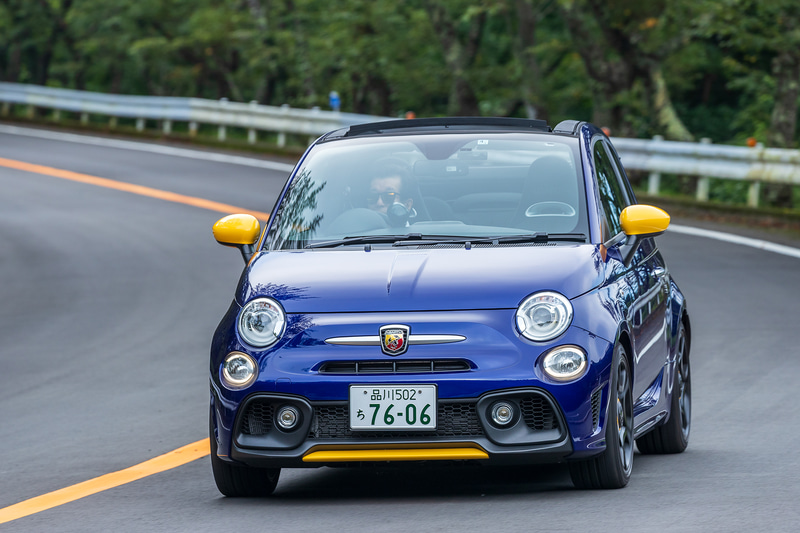 3ペダルの5速MTである595C ピスタ