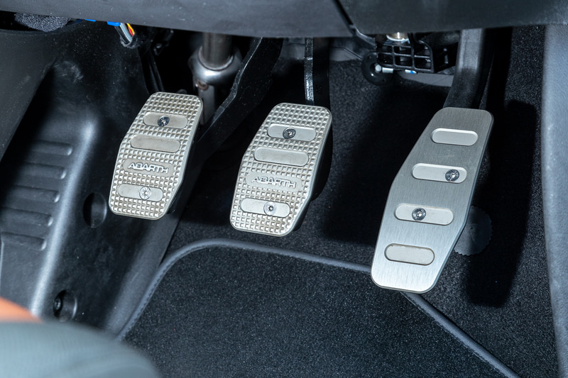 3ペダルMTとなる