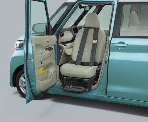 三菱自動車、「eKクロス スペース」「eKスぺース」の福祉車「助手席 