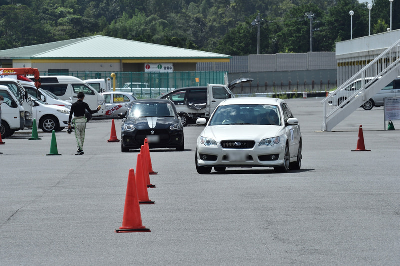 最初は横Gがあまりかからないようゆっくりアプローチ