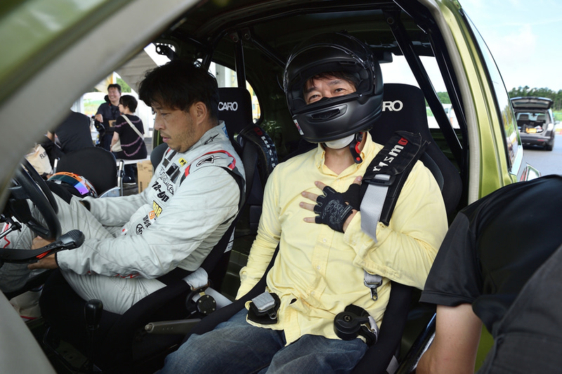 憧れの青木選手の隣に座りドキワクなワイ