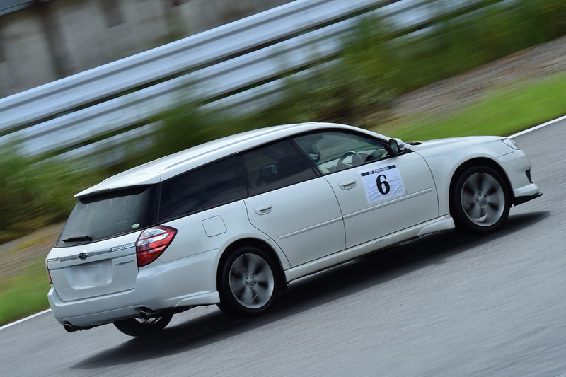 ウェット路面にビビりつつも徐々にスピードアップ