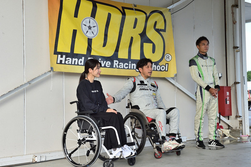 猪狩ともかさんカワイイすね～。そして顔ちっさ！