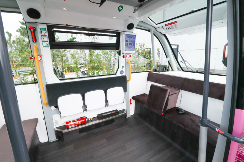 室内は11人乗りだが、スタッフ2名に加え、しばらくはソーシャルディスタンスをとるため、乗れる人数は少なくなる