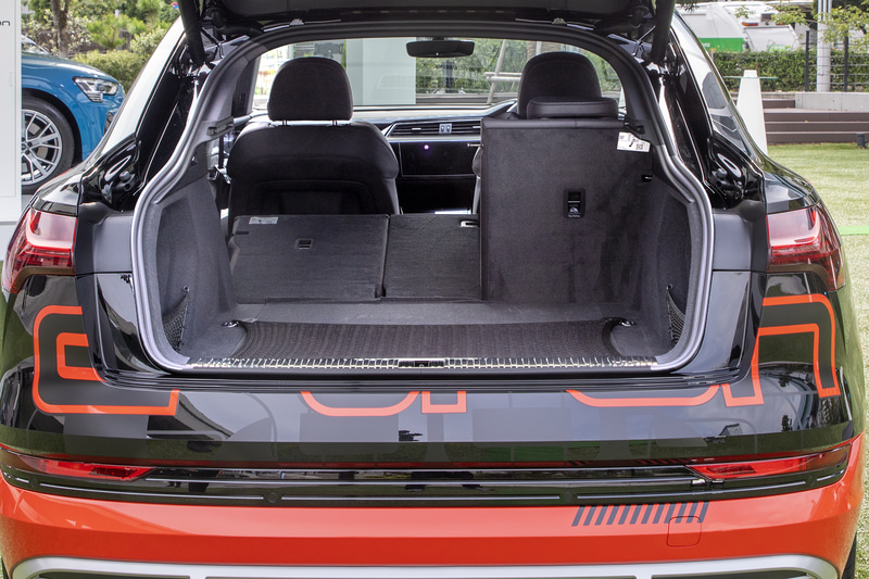 リアシートの可倒パターン