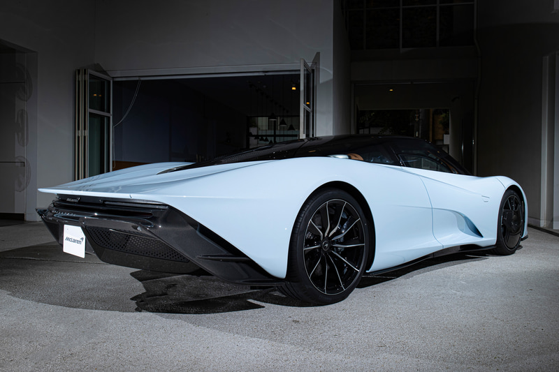 ヘッドライトの下部にある垂直ダクトから取り込まれた空気はラジエータへと送られる。ラジエータの他にも、ボンネット上部から2つのインテークへと送られ、そこからダクトでボディ内部を通り、ホイールアーチ周辺を通過して、ドア下部にあるベントから外に排出される。この細かい工夫によりボディ周辺の乱気流の発生を低減させる