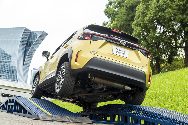トヨタの新型コンパクトSUV「ヤリスクロス」の4WD性能を特設コースで体感
