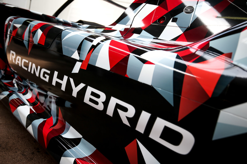 特別にオープン仕様にカスタマイズされた開発中のGR Super Sport（仮称）