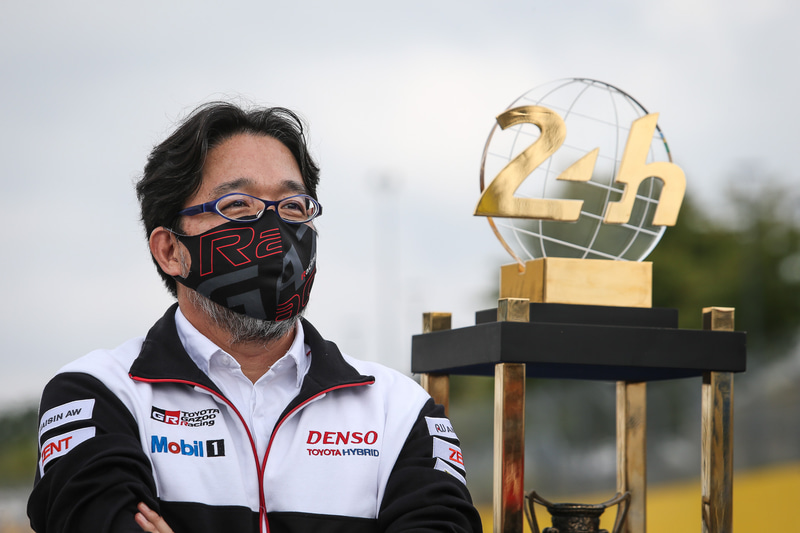 かつてトヨタのWECドライバーとして活躍したアレックス・ブルツ氏と村田チーム代表が乗り込み、デモンストレーションラップと決勝スタート前のトロフィー返還を行なった