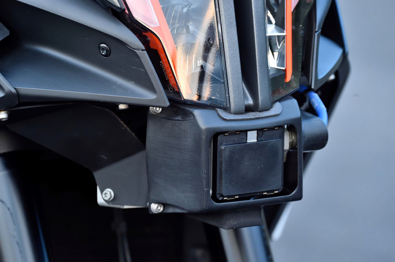 ARASの機能は車体前中央部、車体後中央部の各1か所に設置される中距離型のミリ波レーダーが主軸を担う