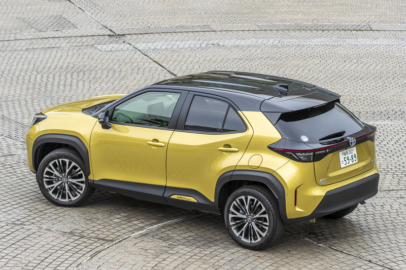 撮影車は「ヤリスクロス HYBRID Z」（2WD）。価格は258万4000円。ボディカラーは「ブラスゴールドメタリック」。ボディサイズは4180×1765×1590mm（全長×全幅×全高）、ホイールベースは2560mm。最低地上高は170mmを確保