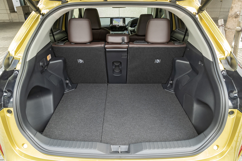 コンパクトクラスでありながら、9.5インチのゴルフバッグ2つを収納できるラゲッジ