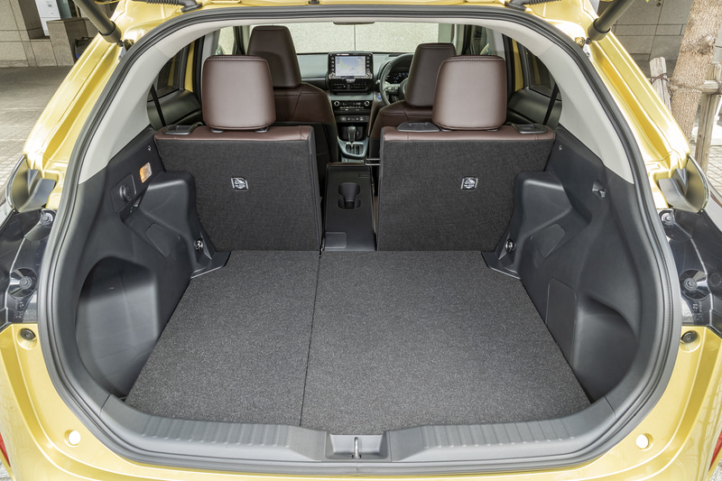 コンパクトクラスでありながら、9.5インチのゴルフバッグ2つを収納できるラゲッジ