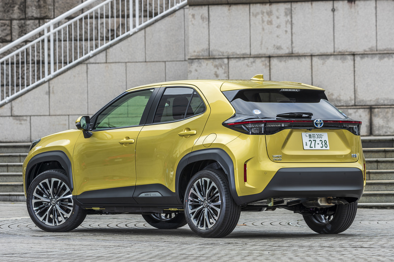 撮影車はHYBRID Z（2WD）。価格は258万4000円。ボディカラーはブラスゴールドメタリック。ボディサイズは4180×1765×1590mm（全長×全幅×全高）、ホイールベースは2560mm