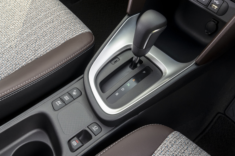 シフトノブ（ハイブリッドモデル/2WD）