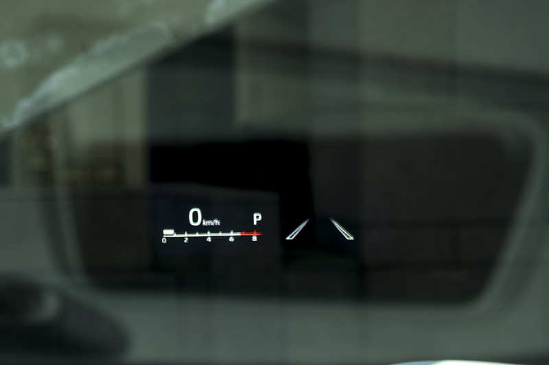 Z/HYBRID Zではカラーヘッドアップディスプレイをオプション設定