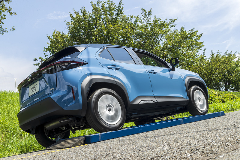 片側2輪がローラーに乗り上げるとスタックした状態となるが、モードを切り替えることによって走破できる