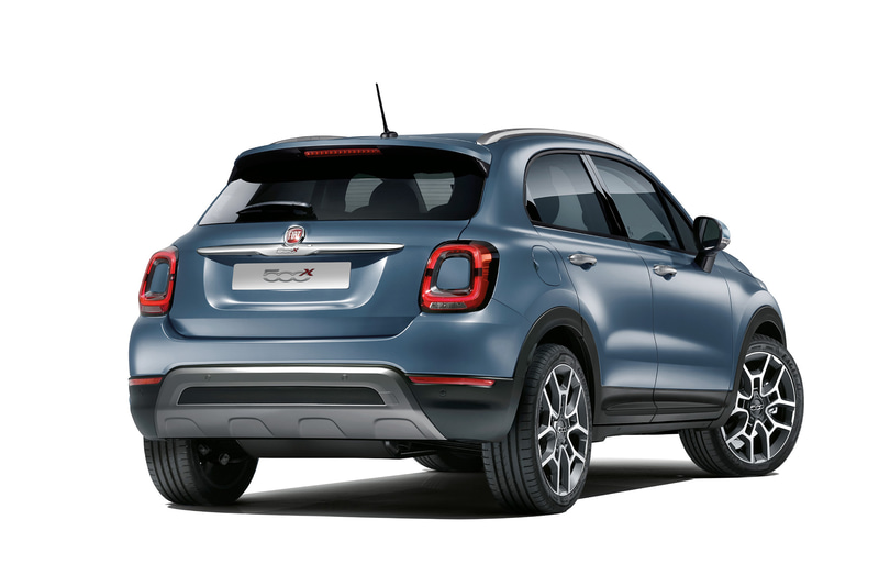 外装色にデニムをイメージした「マットジーンズブルー」を採用するとともに、18インチアルミホイールを装備。ボディサイズは4280×1795×1610mm（全長×全幅×全高）、ホイールベースは2570mm