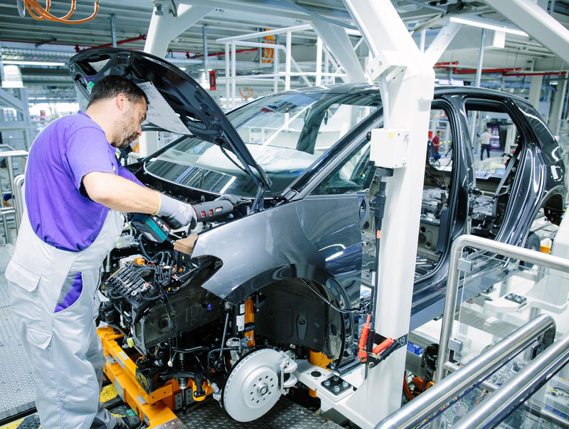 ID.3の生産を行なうツヴィッカウ工場。ID.3は航続距離が最大420km（WLTPモード）の58kWhのバッテリー搭載車が標準仕様となり、オプションで最大330kmの45kWhのバッテリー搭載車、最大550kmの77kWhのバッテリー搭載車の3モデルを設定。ボディサイズは4261×1809×1552mm（全長×全幅×全高）、ホイールベースは2765mm