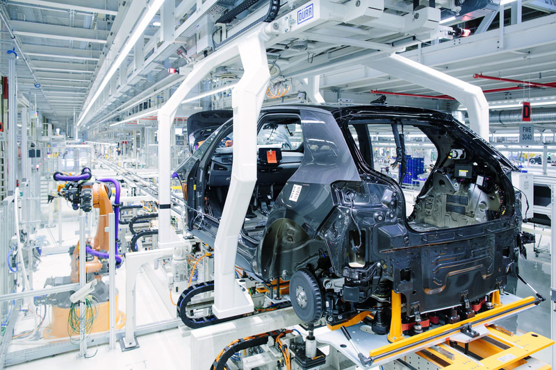 ID.3の生産を行なうツヴィッカウ工場。ID.3は航続距離が最大420km（WLTPモード）の58kWhのバッテリー搭載車が標準仕様となり、オプションで最大330kmの45kWhのバッテリー搭載車、最大550kmの77kWhのバッテリー搭載車の3モデルを設定。ボディサイズは4261×1809×1552mm（全長×全幅×全高）、ホイールベースは2765mm