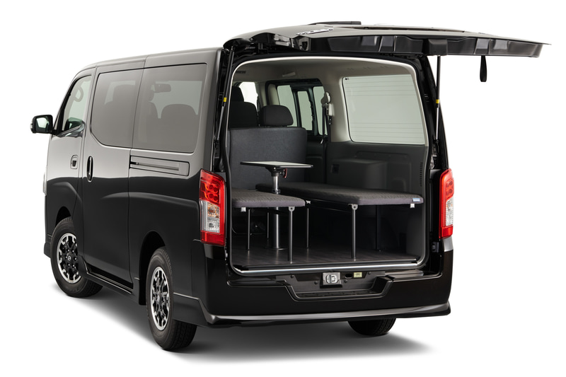 NV350キャラバン マルチベッド。写真はアーバンクロムをベースにした特別架装車