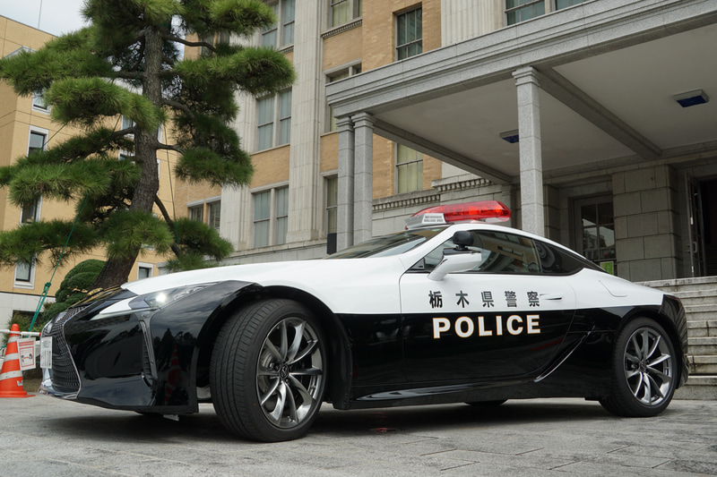 栃木県警では例年、ツインリンクもてぎ（栃木県芳賀郡茂木町）で開催されるモータースポーツイベント「SUPER GT」においてこれらのパトカーを公開しており、将来的にレクサスLCパトカー、GT-Rパトカー、フェアレディZパトカー、NSXパトカーの共演が見れるかもしれない