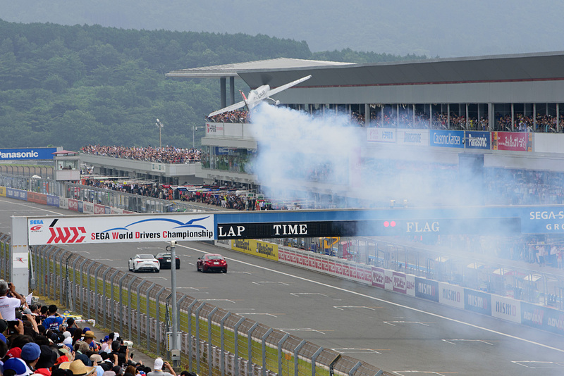 驚くほど低空を飛行する室屋義秀選手