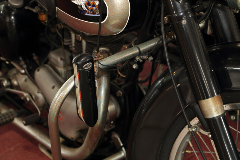 メグロ ジュニアS3 サイドカー付き（昭和34年式）。サイドカーはBMW製、アポロウインカーが時代を感じます