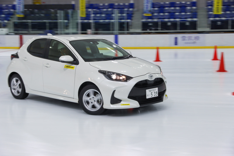 ハンドリングも試す。場所によってはかなり氷が解けているようなところもあって、非常に滑りやすくコントロールに苦労する状況