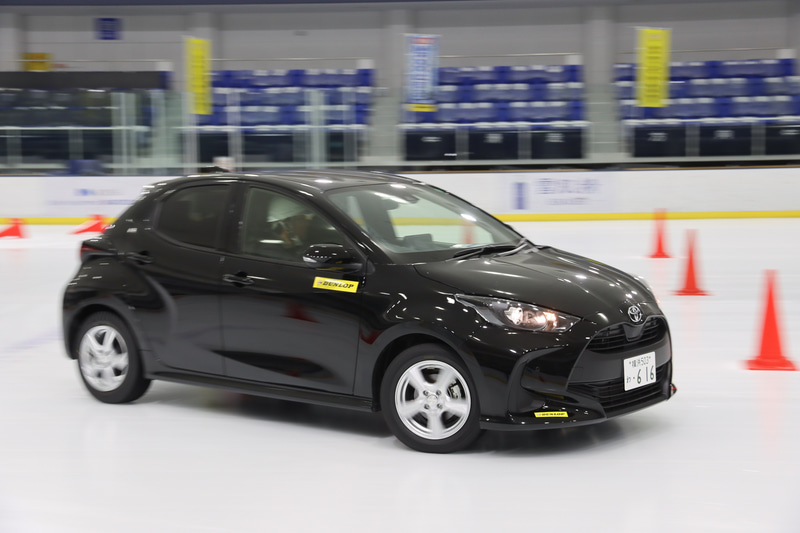 ウインター マックス 03ではハンドリングもまるで手応えの印象が違う。先ほど滑りやすかった場所でもしっかりと手応えがあって安心感が違う