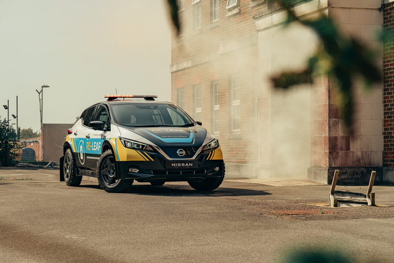 RE-LEAFでは最低地上高を225mmに引き上げるなど、悪路走行を可能にしている