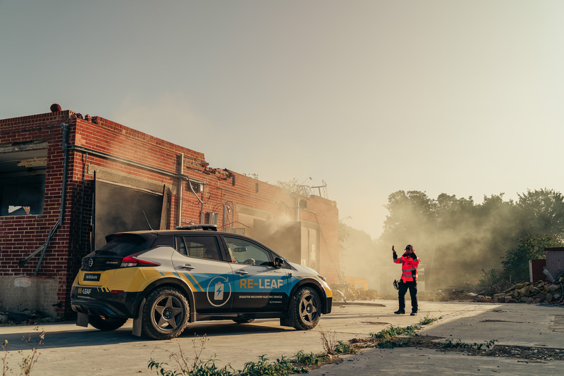 RE-LEAFでは最低地上高を225mmに引き上げるなど、悪路走行を可能にしている