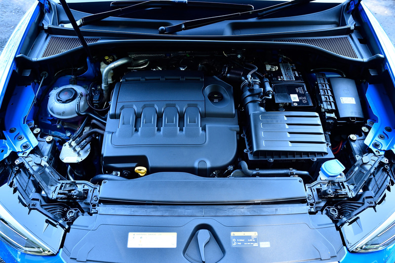 直列4気筒DOHC 2.0リッター直噴ディーゼルターボエンジンは、最高出力110kW（150PS）/3500-4000rpm、最大トルク340Nm（34.7kgfm）/1750-3000rpmを発生