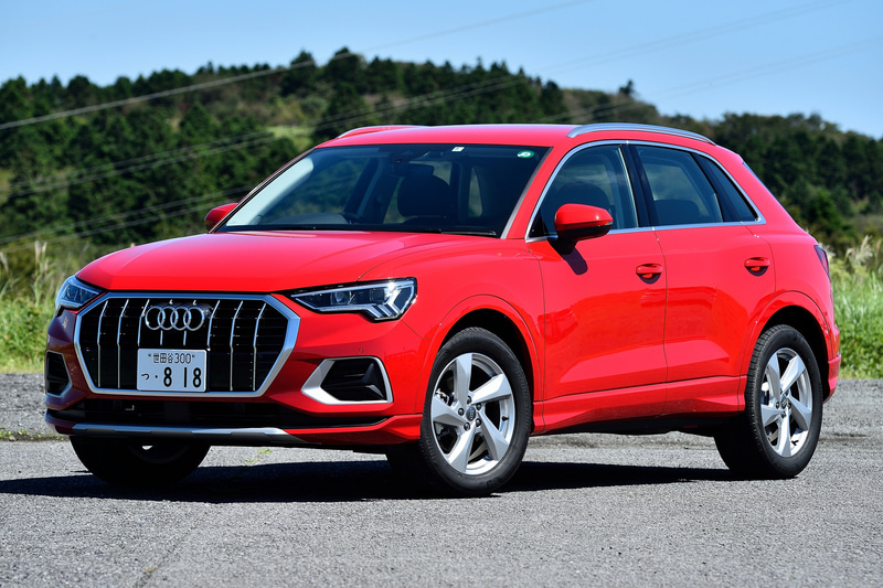 2台目の試乗車はQ3 35 TFSI advancedでボディカラーはタンゴレッド