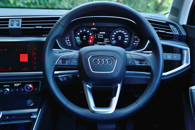 ステアリングまわり