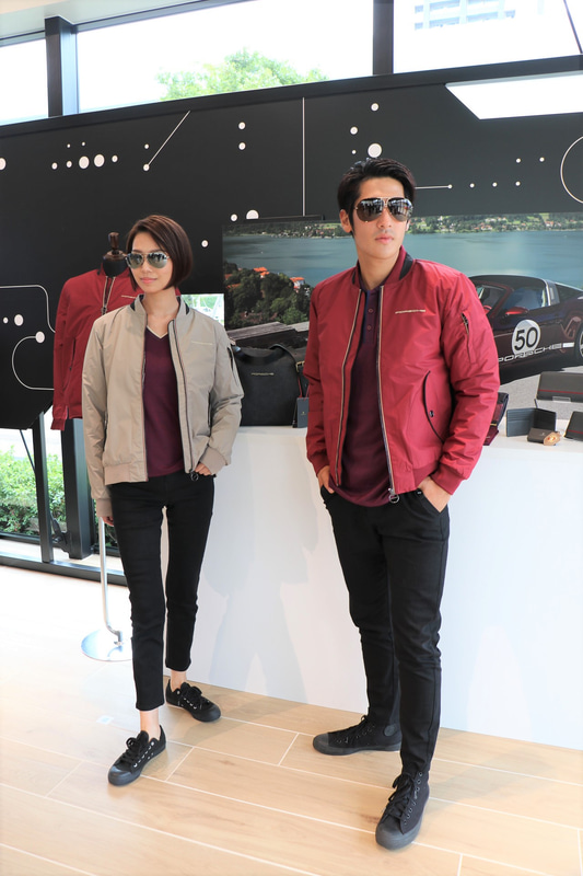 1950年代を連想させるミリタリー感のあるジャケットは、サイドポケット2つ、アームポケット1つのタイプ。胸と首の後ろにゴールドのポルシェロゴの刺繍が入る。価格5万2580円