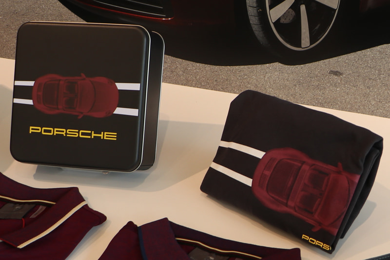 オリジナル缶ケースに入っているコレクターズTシャツNo.19。価格6490円。Tシャツと同じくらいオリジナル缶ケース自体も人気があるという