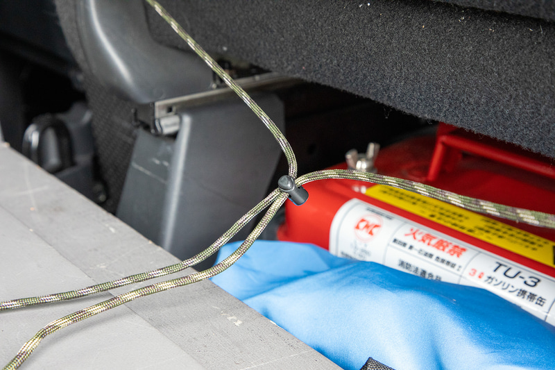 コードの長さ調整は可能。コードもアウトドア用ロープのようなものを使っている