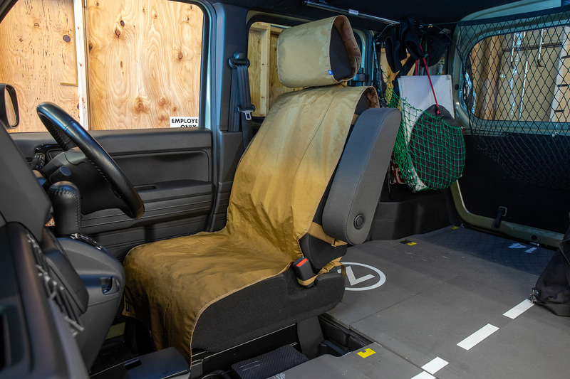 ゴードン ミラーラボにて「X-PACシートカバー」をN-VANに装着させてもらった。価格は１万8700円でこちらは在庫あり（9月30日時点）。サイズなどの詳細は<a href="https://jackandmarie-store.com/i/202798" class="n" target="_blank">公式サイト</a>で確認いただきたい