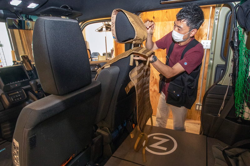 X-PACシートカバーも装着は簡単。固定する箇所が多いのでずれにくいのも特徴