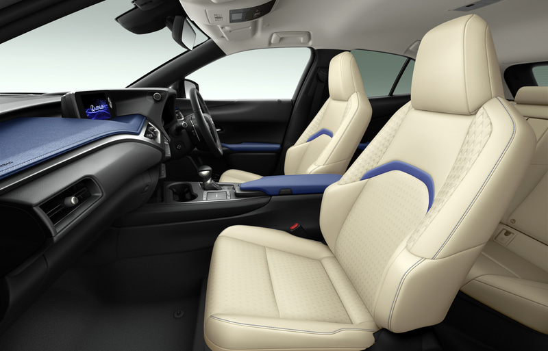 特別仕様車専用リッチクリーム＆ブルー