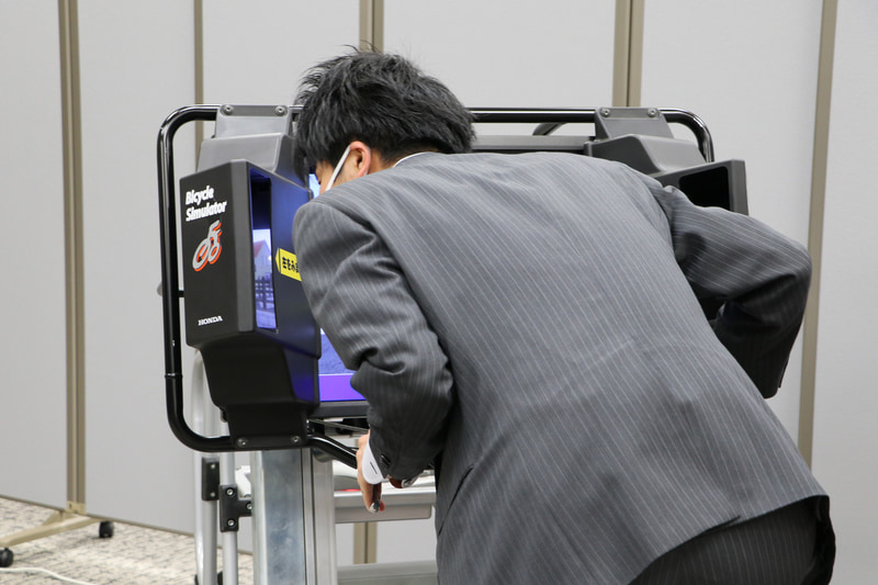 左右や後方確認など基本動作が試される