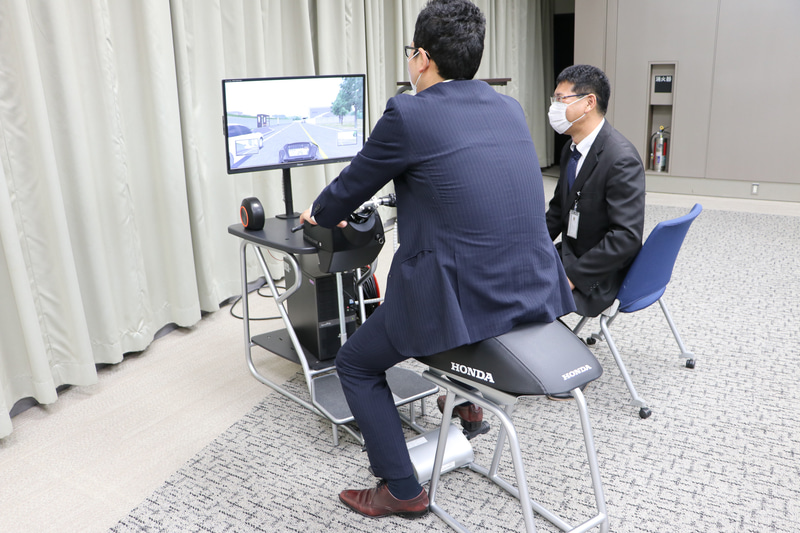 同様のバイクシミュレーターもある