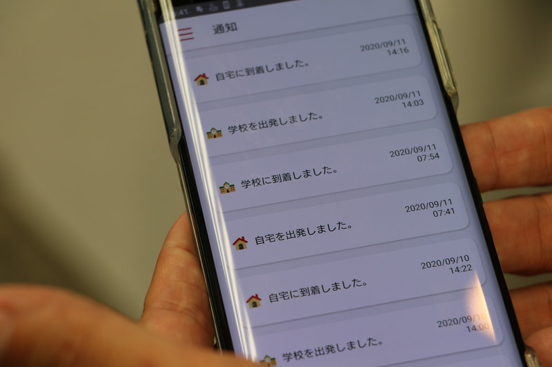 GPSも搭載しているので、学校や塾の到着など、現在位置を親のスマホで確認することも可能