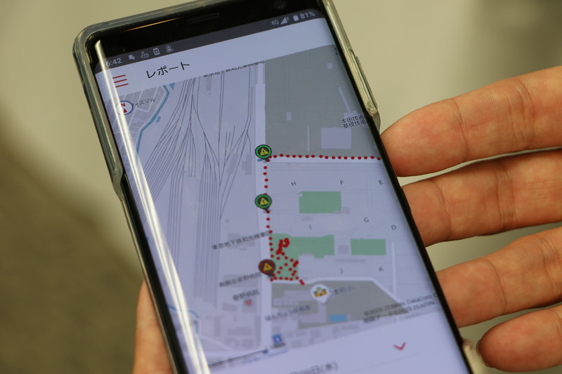 どの道をどのように歩いたかの行動履歴やシステムの作動状況（肩叩きをした場所）も確認できる