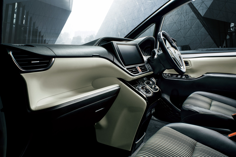 ノア 特別仕様車 Si“W×B III”に特別設定された内装色（ブラック＆フロマージュ）