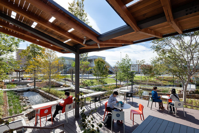 多治見市多治見駅北広場「虎渓用水広場」：有限会社オンサイト計画設計事務所＋多治見市＋玉野総合コンサルタント株式会社