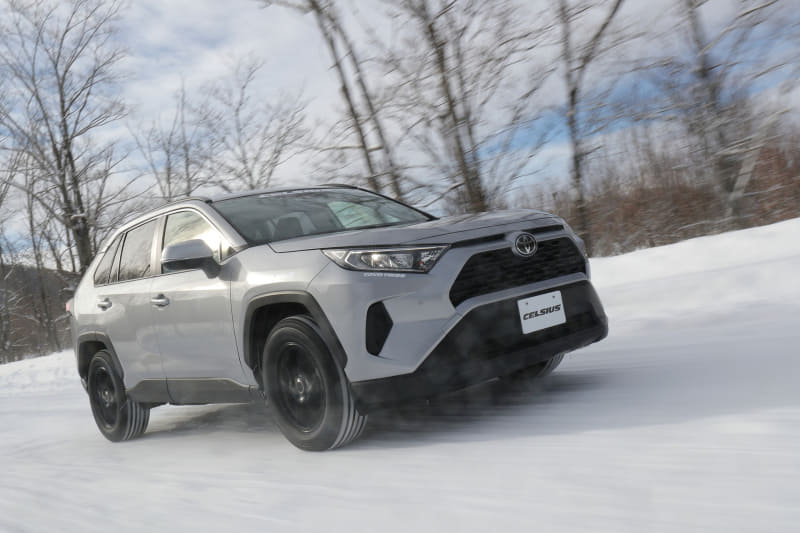 加速・減速ともに縦方向のグリップはスタッドレスタイヤに迫る性能を実感